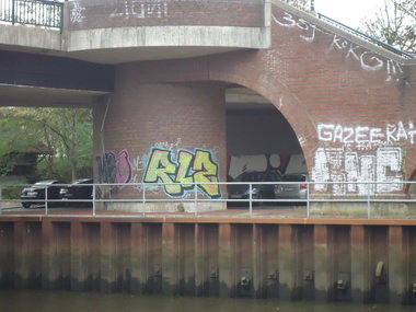 Graffiti Bombing in Oldenburg - Photo by oldenburgcity - rlz, rnc (2013)