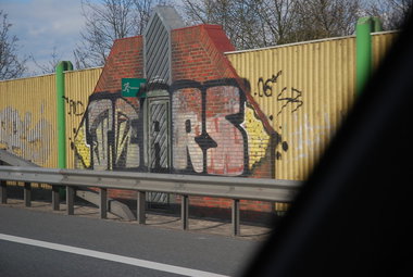 Graffiti Bombing in Oldenburg - Photo by oldenburgcity - tears