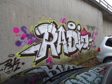 Graffiti Bombing in Oldenburg - Photo by oldenburgcity - radio, rip, rip (2013)