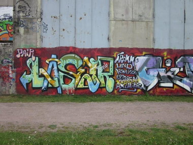 Graffiti Wall in Oldenburg - Photo by oldenburgcity - laser, eaz, fuk