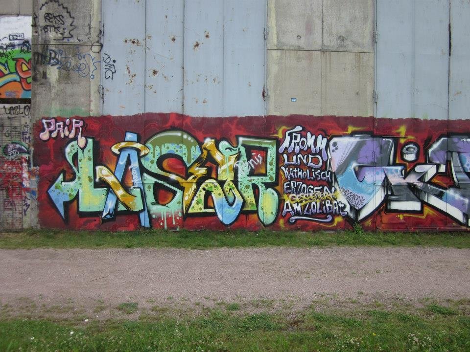 Graffiti Wall in Oldenburg - Photo by oldenburgcity - laser, eaz, fuk