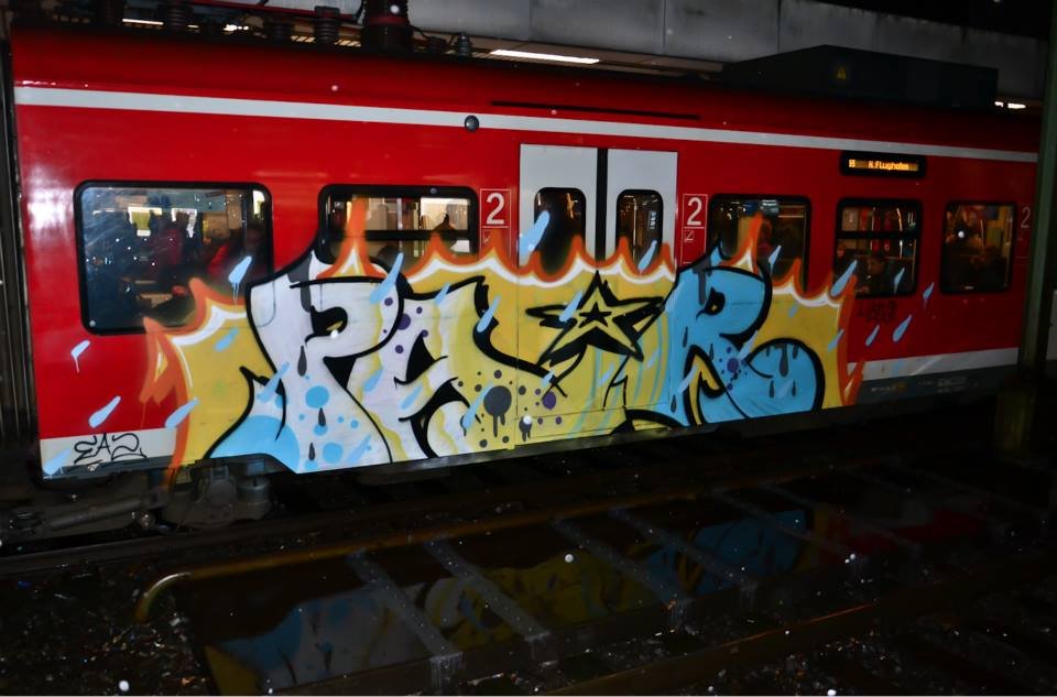 Graffiti Train in Hannover - Photo by oldenburgcity - pair, eaz (2013)