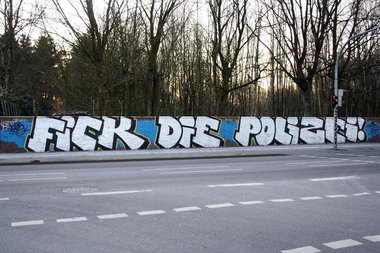Graffiti Bombing in Oldenburg - Photo by oldenburgcity - fickdiepolizei (2012)