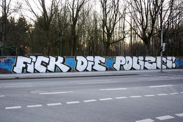 Graffiti Bombing in Oldenburg - Photo by oldenburgcity - fickdiepolizei (2012)