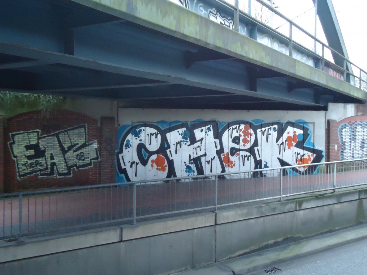Graffiti Bombing in Oldenburg - Photo by oldenburgcity - chek, eaz (2014)