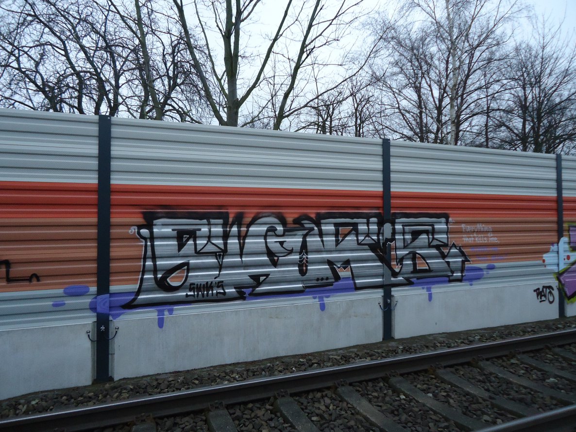 Graffiti Bombing in Delmenhorst - Photo by oldenburgcity - swk, swk\'s (2013)