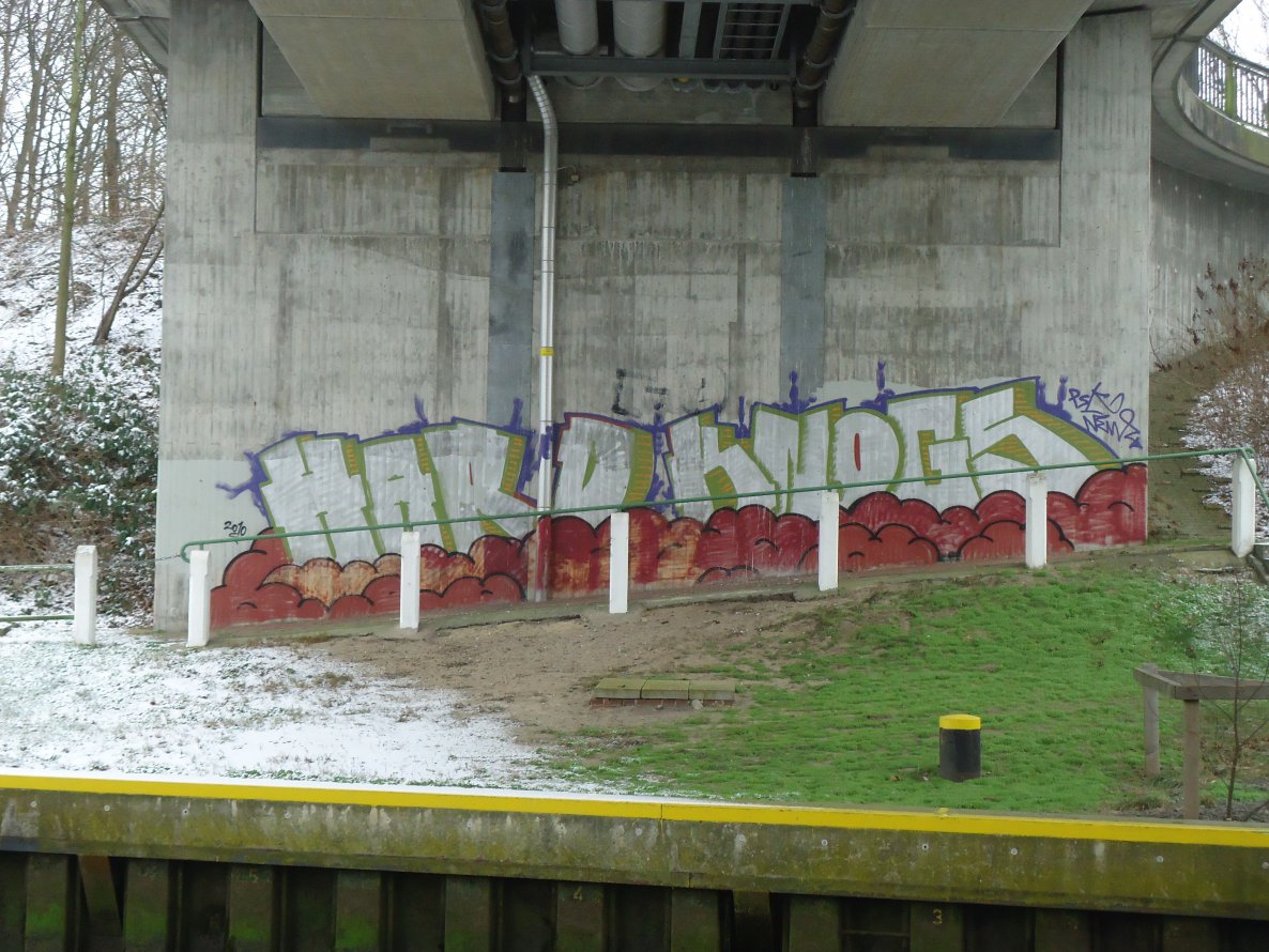 Graffiti Bombing in Oldenburg - Photo by oldenburgcity - hard, knogs, kgs (2010)