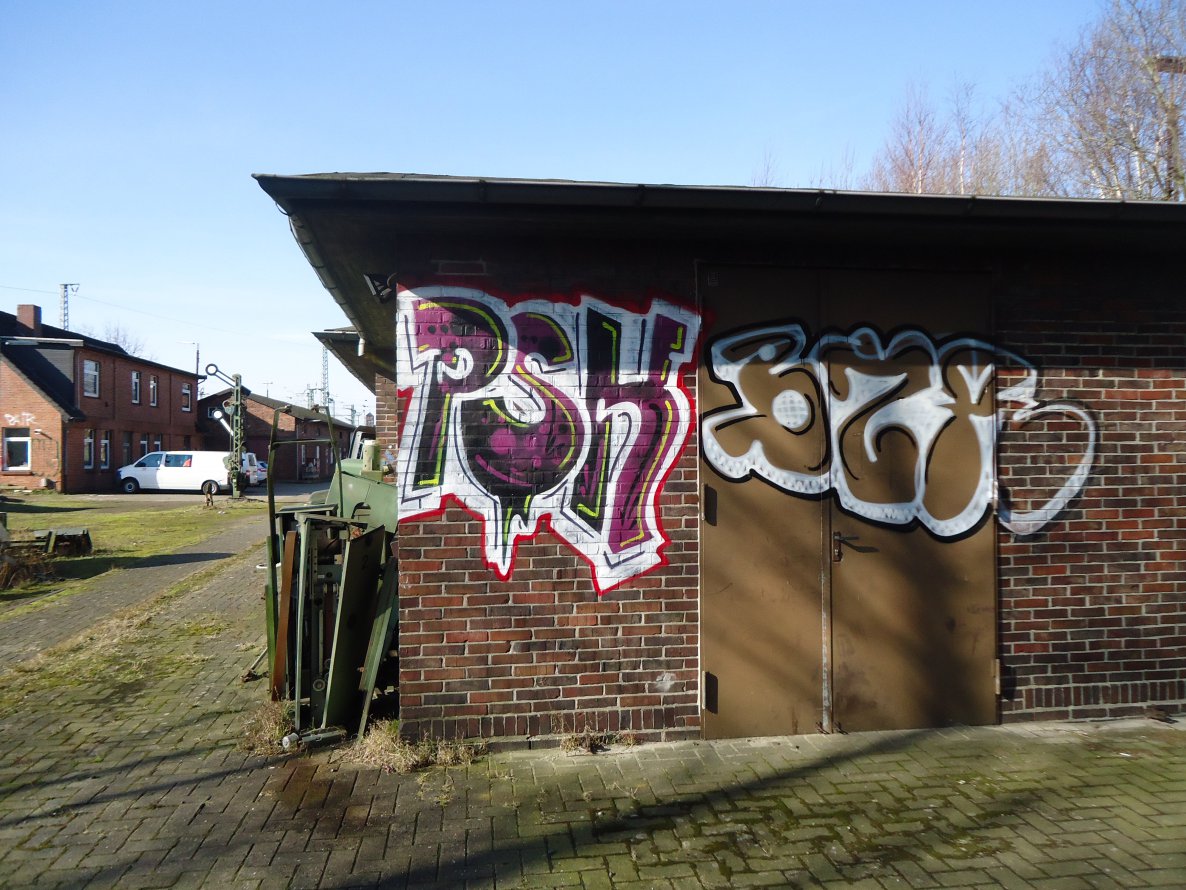 Graffiti Bombing in Oldenburg - Photo by oldenburgcity - psk, bza (2014)