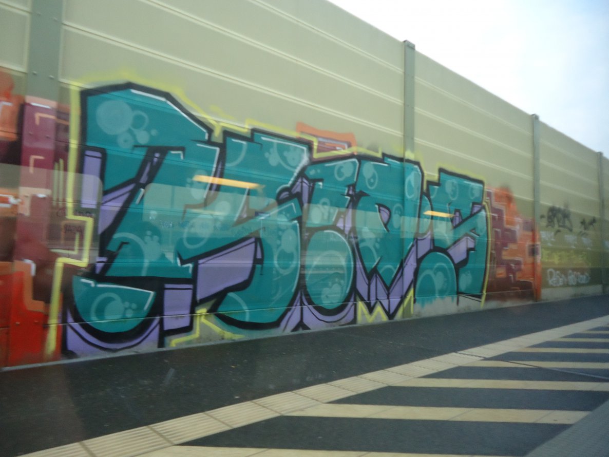 Graffiti Bombing in Hamburg - Photo by oldenburgcity - kids