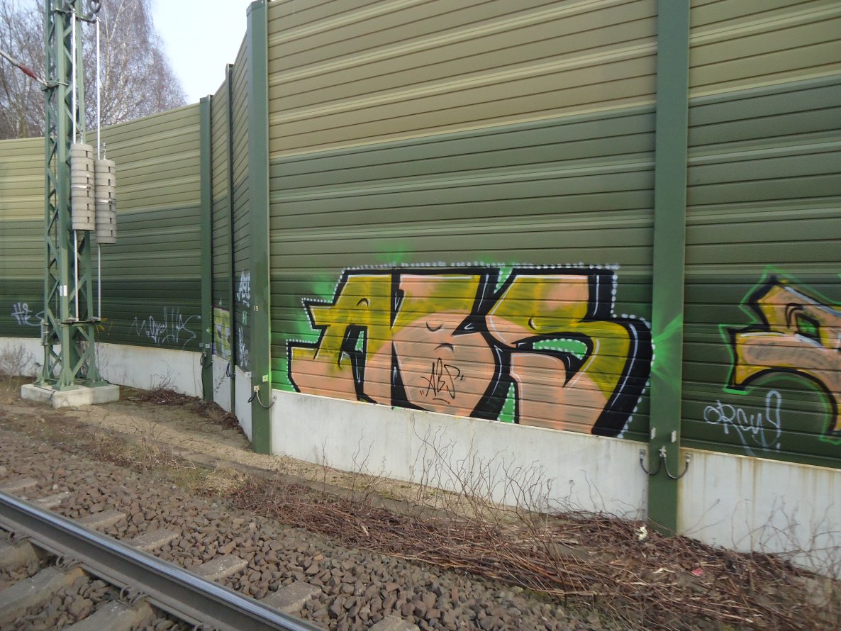 Graffiti Bombing in Timbuktu - Photo by oldenburgcity - abs