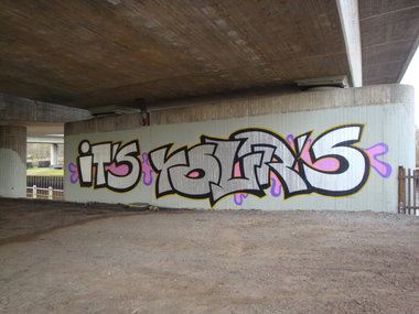 Graffiti Bombing in Oldenburg - Photo by oldenburgcity - it's, your's, your (2014)