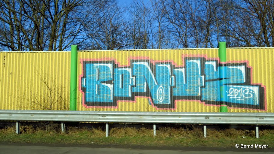 Graffiti Bombing in Oldenburg - Photo by oldenburgcity - bonuz, bonus