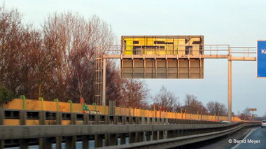 Graffiti Bombing in Oldenburg - Photo by oldenburgcity - psk