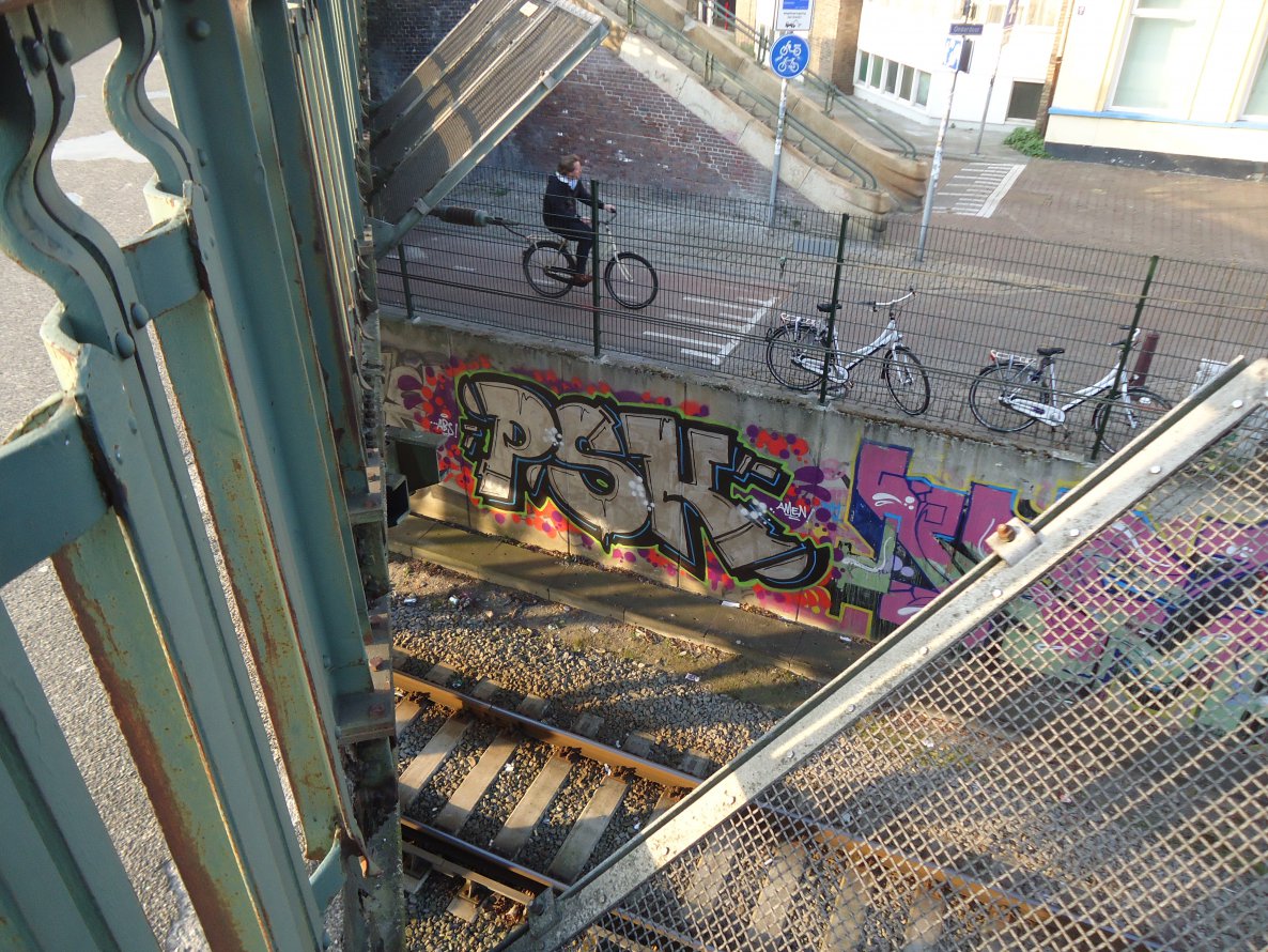 Graffiti Bombing in Groningen - Photo by oldenburgcity - psk (2014)