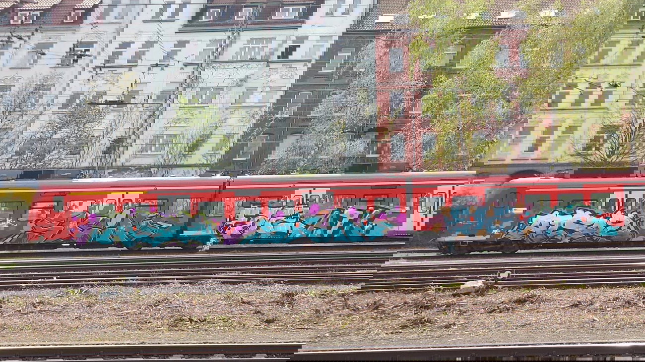 Graffiti Train - Photo by oldenburgcity - alsoe, skin, eaz (2014)