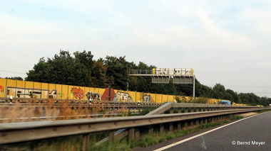 Graffiti Bombing in Oldenburg - Photo by oldenburgcity - psk, rand, ice