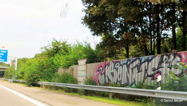Graffiti Bombing in Oldenburg - Photo by oldenburgcity - bonus