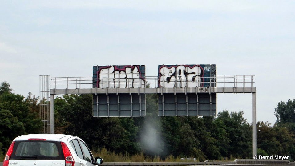 Graffiti Bombing in Oldenburg - Photo by oldenburgcity - fuk, eaz