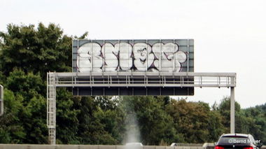 Graffiti Bombing in Oldenburg - Photo by oldenburgcity - smog
