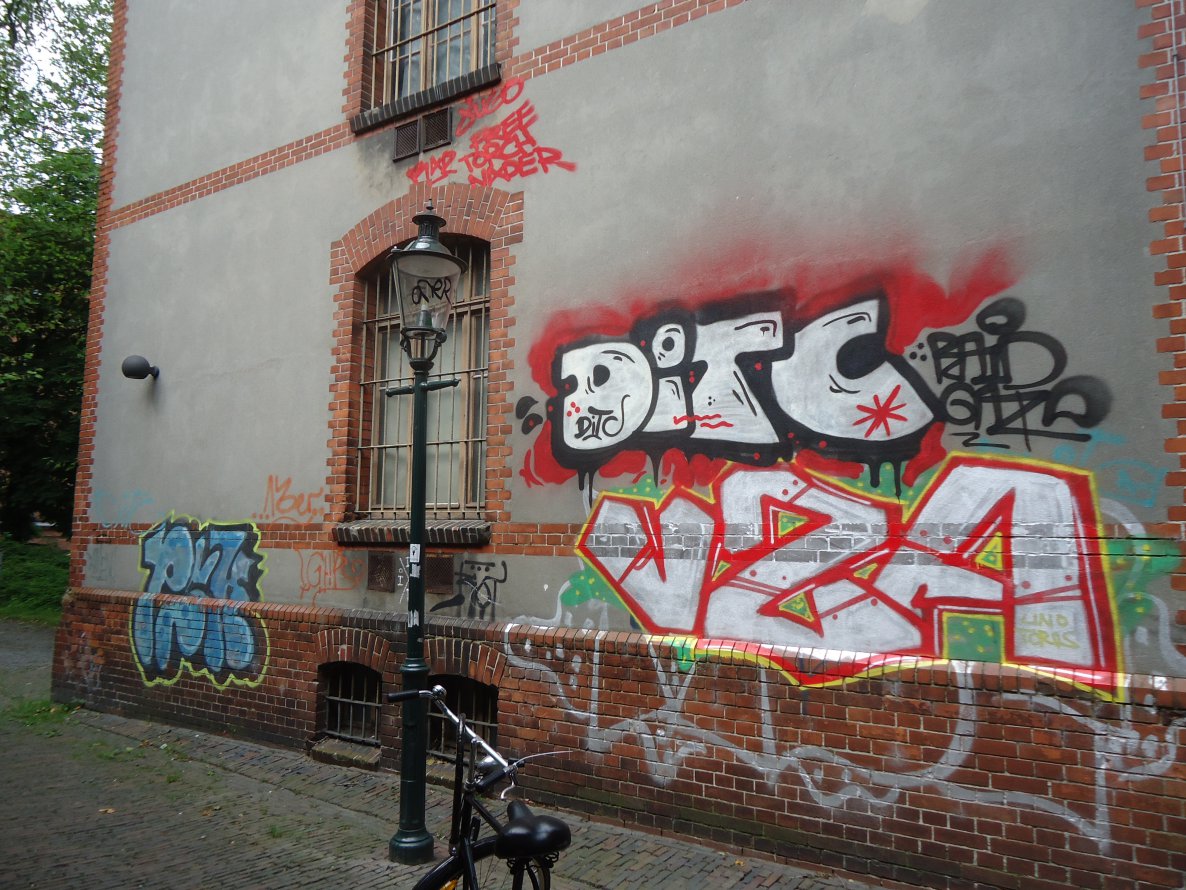 Graffiti Bombing in Oldenburg - Photo by oldenburgcity - psk, ditc, vza