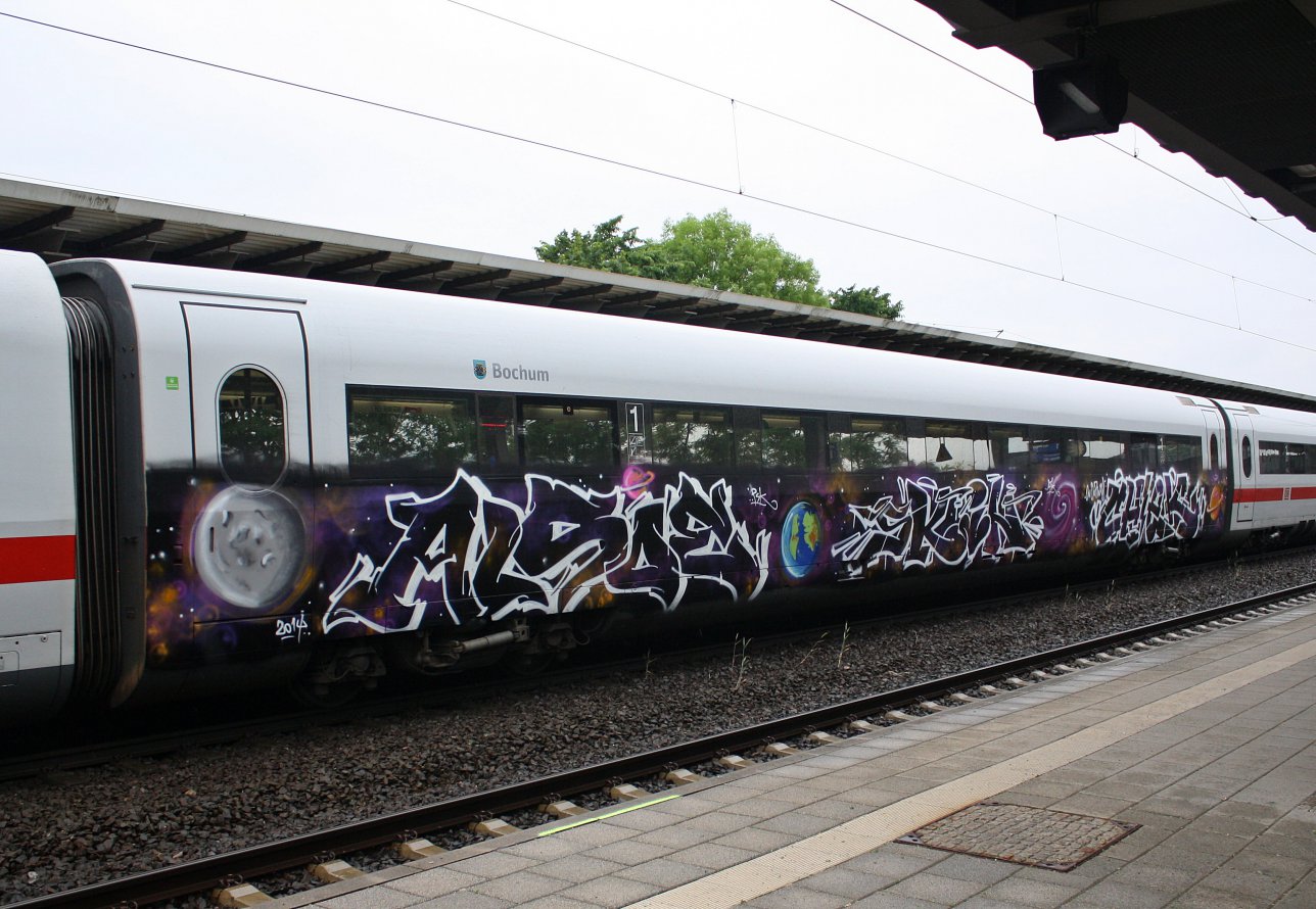 Graffiti Train - Photo by oldenburgcity - alsoe, skin, chek