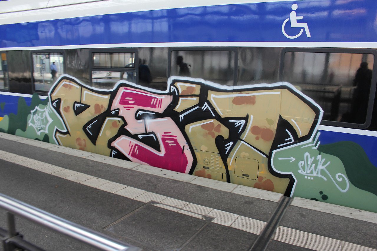 Graffiti Train - Photo by oldenburgcity - esit (2014)