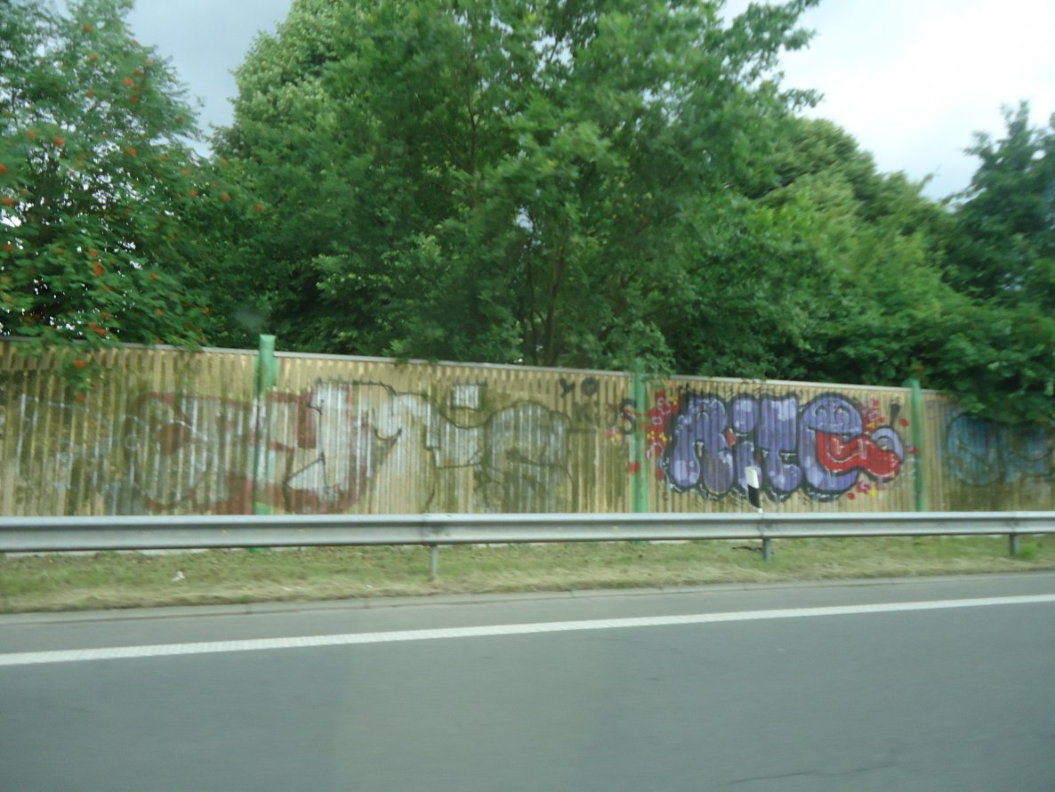 Graffiti Bombing - Photo by oldenburgcity - rito