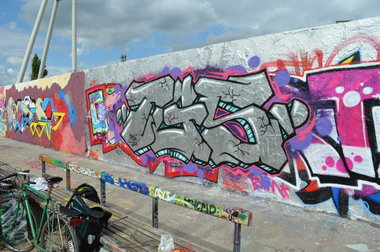 Graffiti Wall in Berlin - Photo by oldenburgcity - tgs