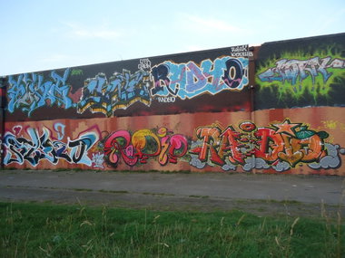 Graffiti Wall - Photo by oldenburgcity - sure, crate, radyo (2014)