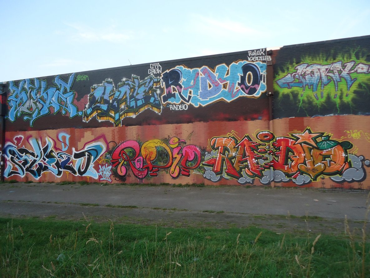 Graffiti Wall - Photo by oldenburgcity - sure, crate, radyo (2014)