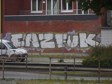 Graffiti Bombing - Photo by oldenburgcity - eaz, fuk (2008)