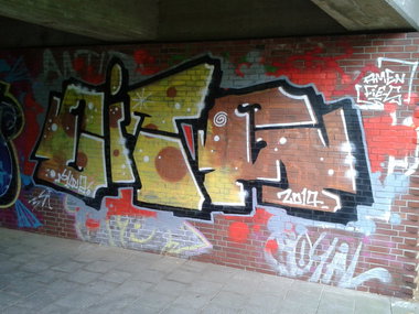 Graffiti Bombing - Photo by oldenburgcity - oita (2014)