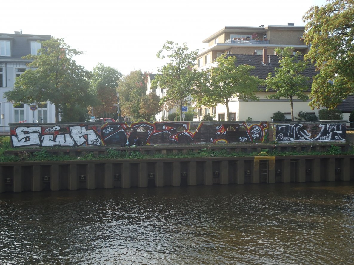 Graffiti Bombing - Photo by oldenburgcity - swk, vza, swk (2014)