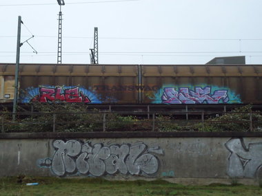 Graffiti Bombing - Photo by oldenburgcity - rival, rlz (2014)