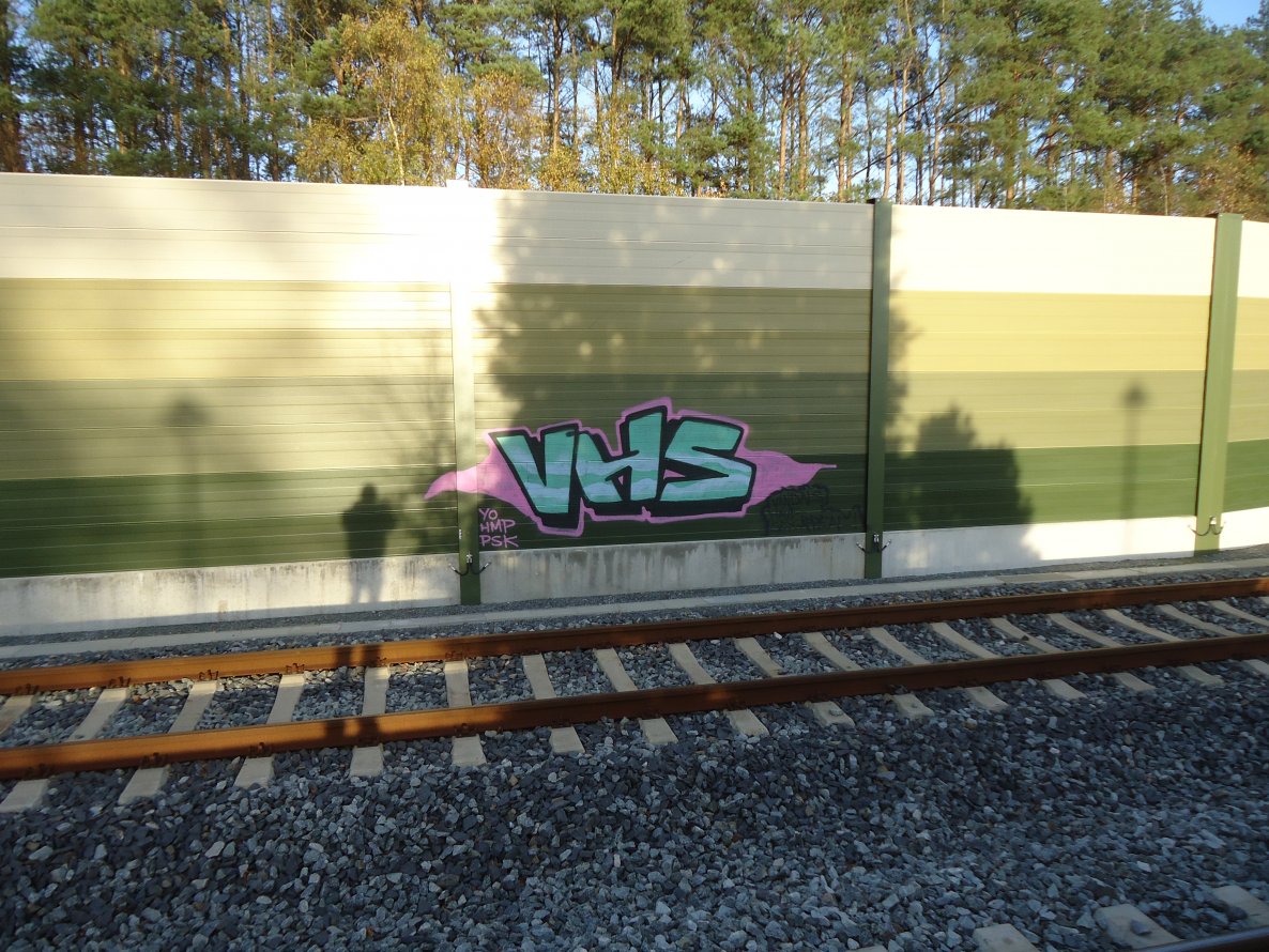 Graffiti Bombing - Photo by oldenburgcity - vhs (2014)