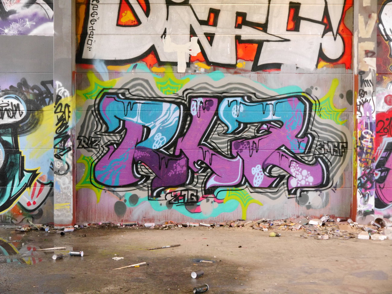 Graffiti Wall - Photo by oldenburgcity - rlz