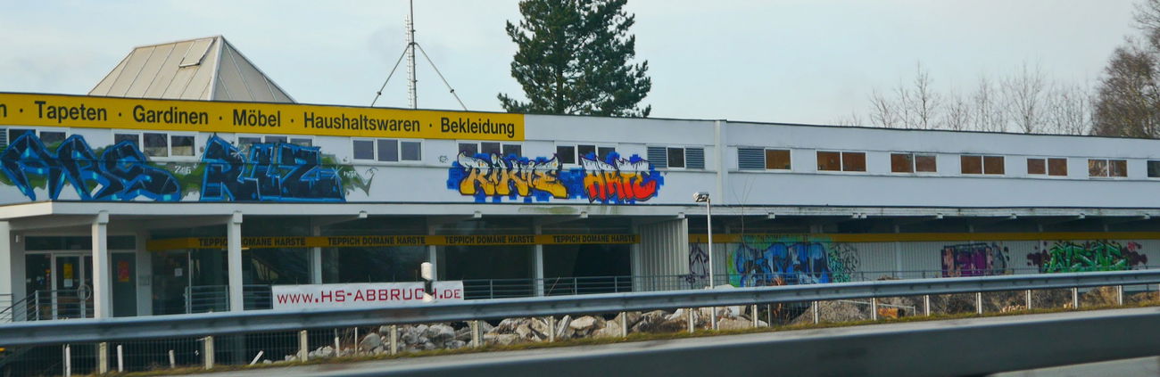 Graffiti Bombing - Photo by oldenburgcity - abs, rlz, rikoe (2016)