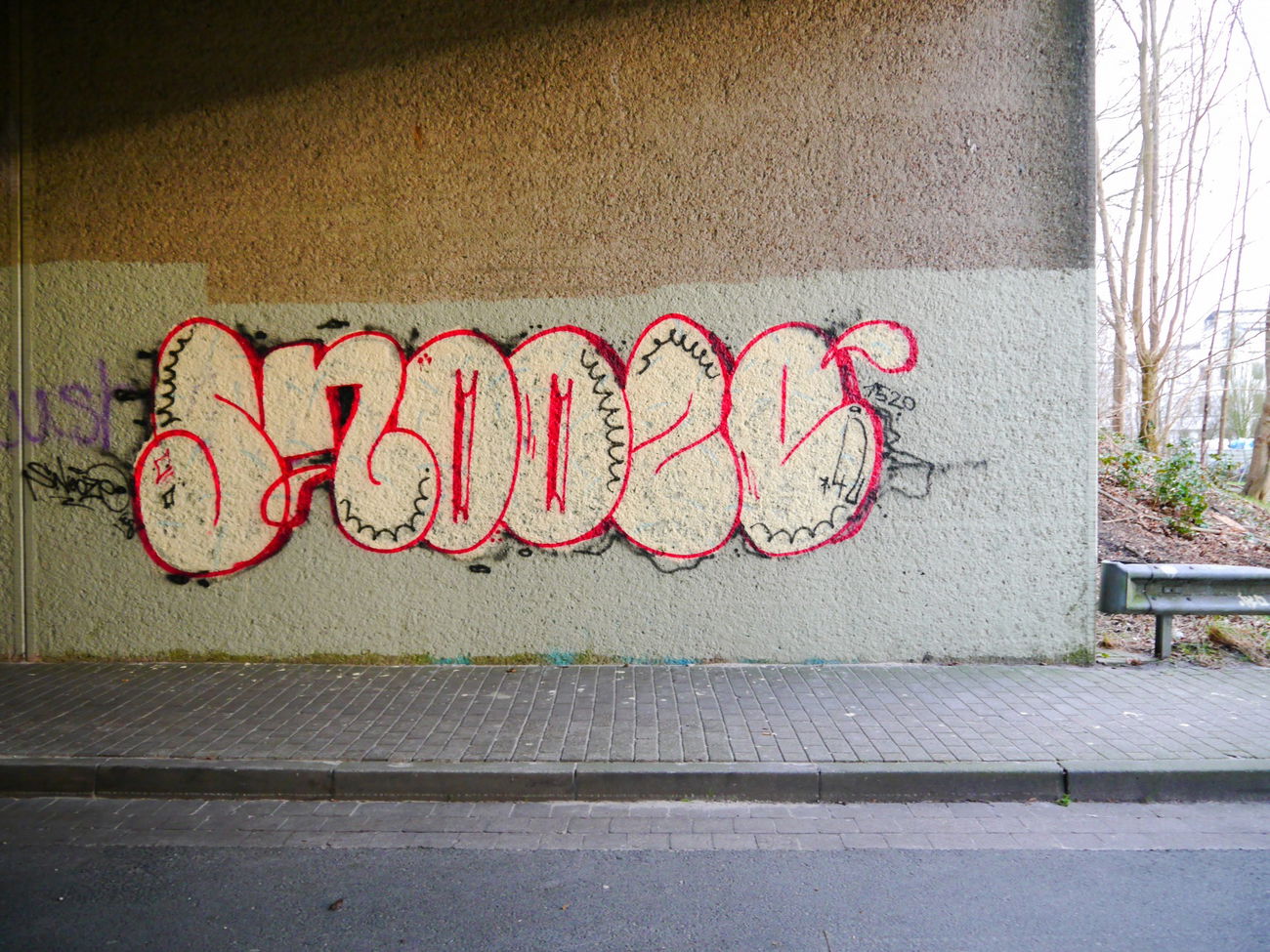 Graffiti Bombing - Photo by oldenburgcity - snooze