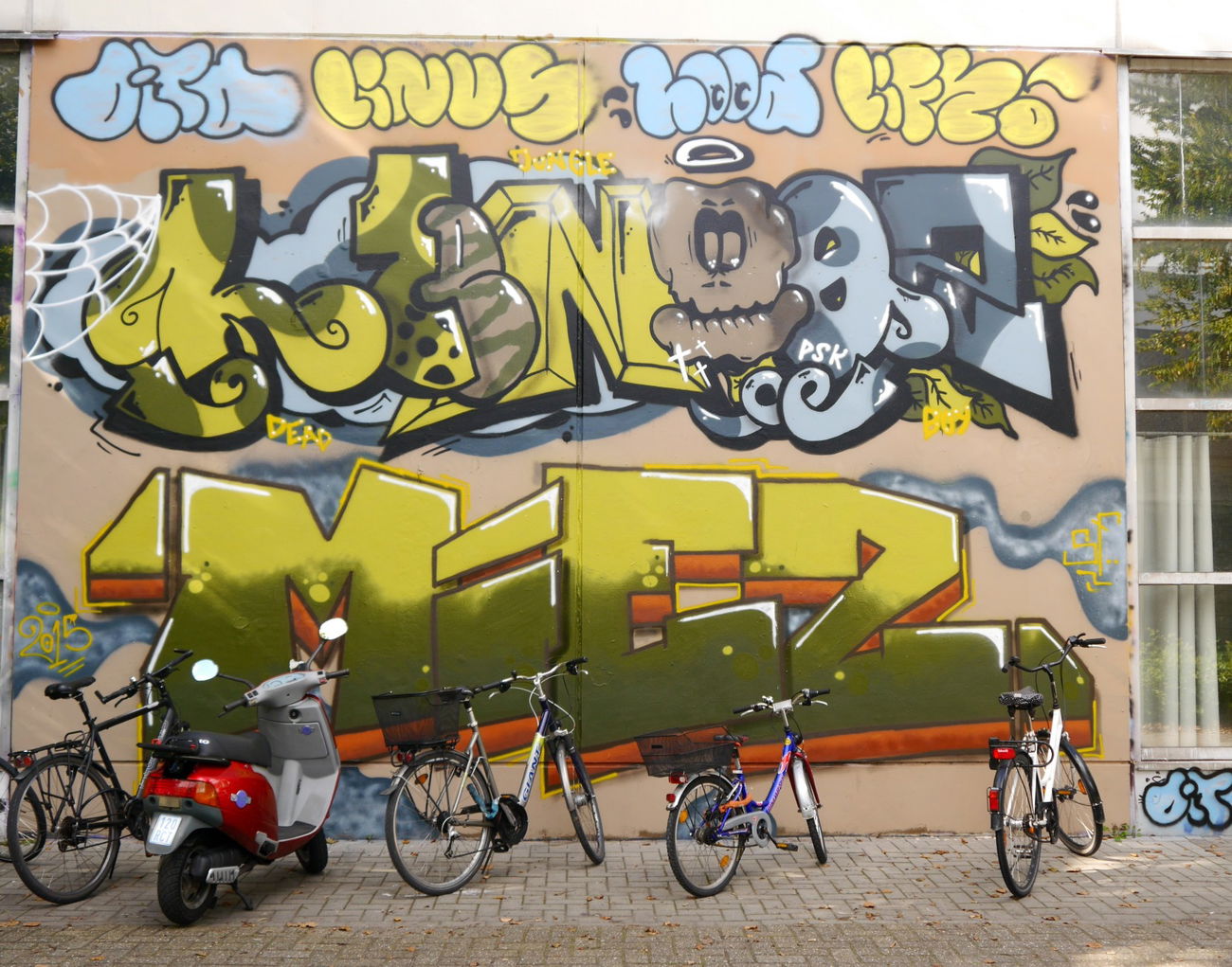 Graffiti Wall - Photo by oldenburgcity - leenooz, leenoe, leeno (2015)