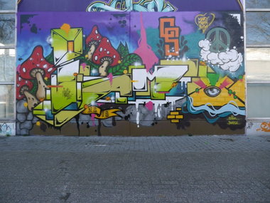Graffiti Wall - Photo by oldenburgcity - iam, i, am