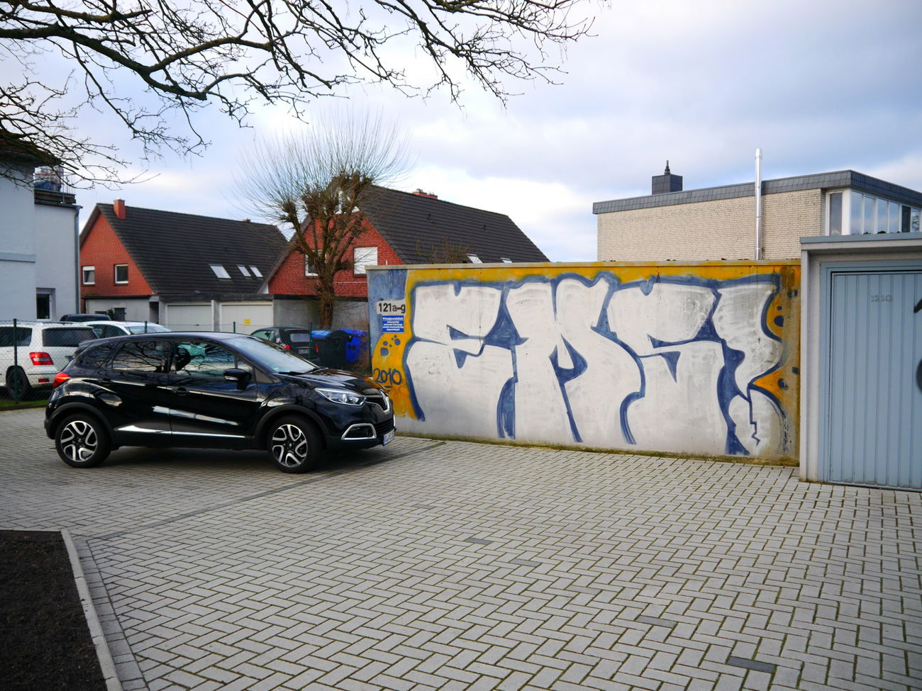 Graffiti Bombing - Photo by oldenburgcity - ems