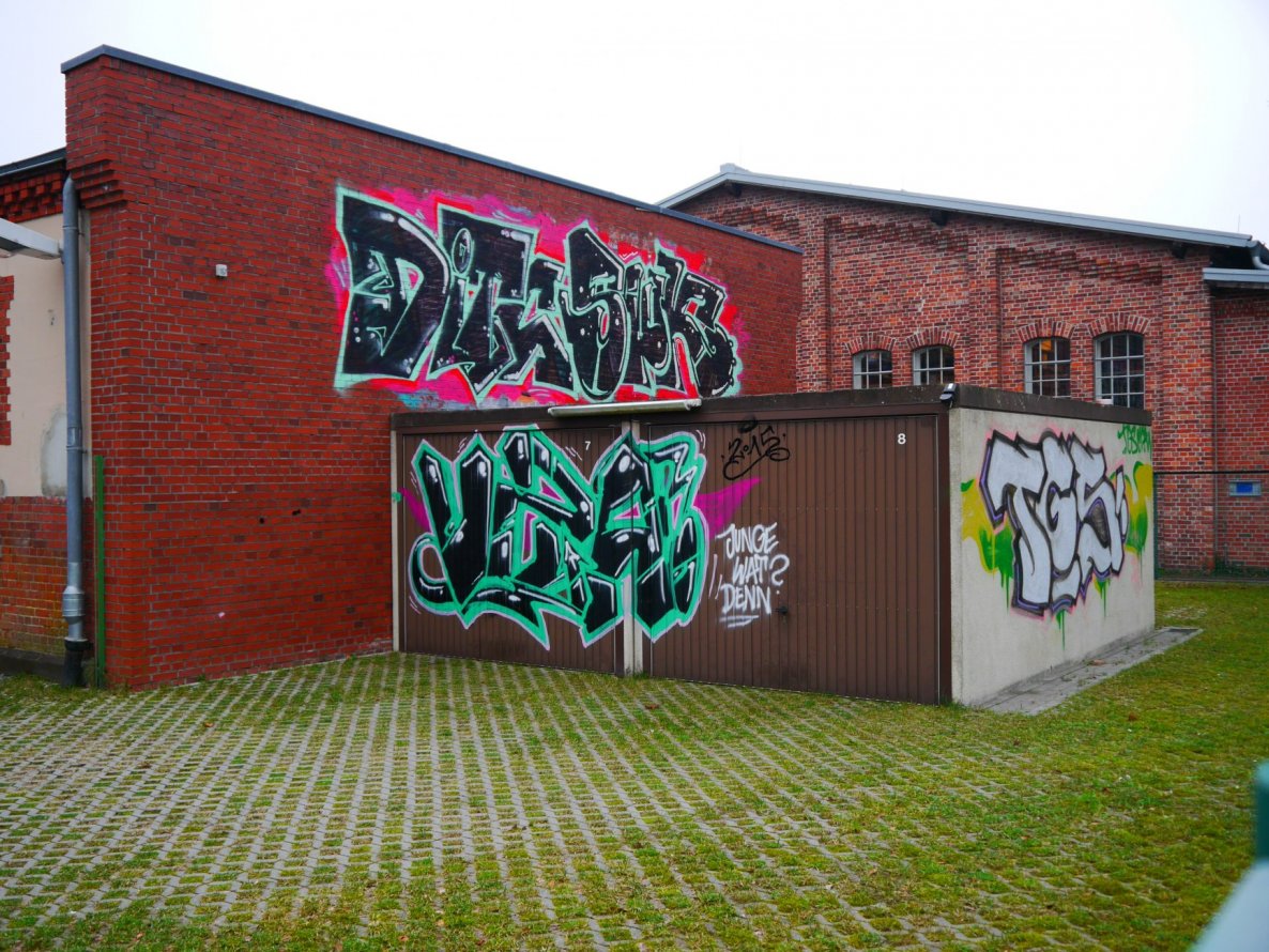 Graffiti Bombing - Photo by oldenburgcity - ditc, swk, vza (2015)