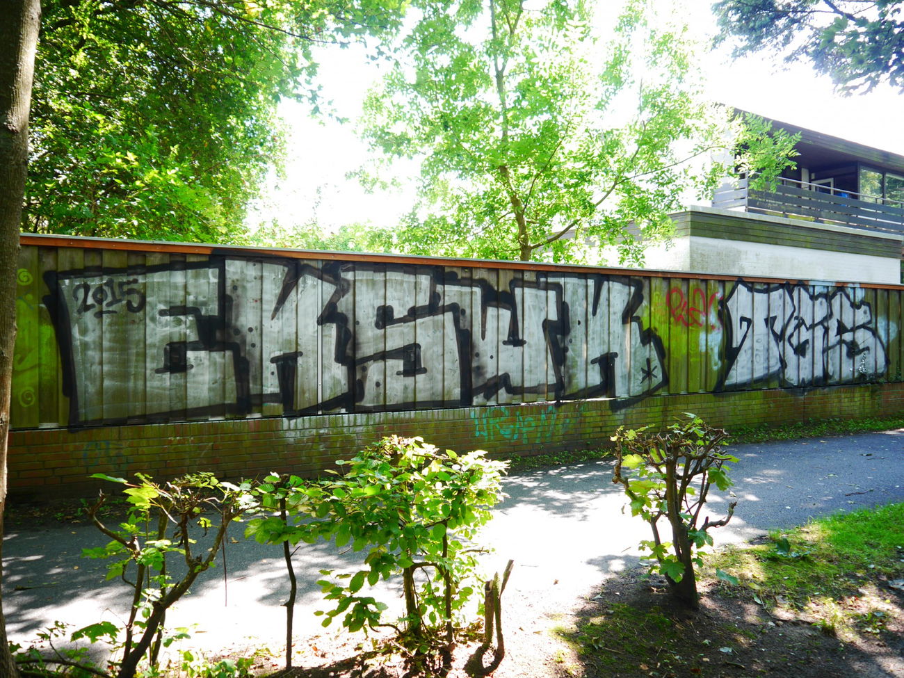 Graffiti Bombing - Photo by oldenburgcity - ekswk, eks, swk (2015)