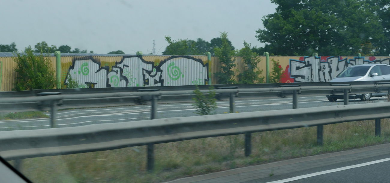Graffiti Bombing - Photo by oldenburgcity - ratio (2015)