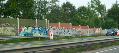 Graffiti Bombing - Photo by oldenburgcity - hmp, endor, phyne
