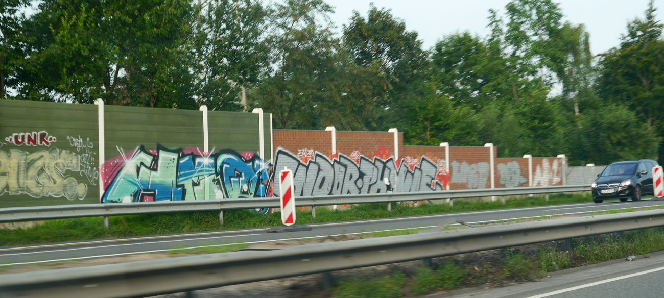 Graffiti Bombing - Photo by oldenburgcity - hmp, endor, phyne