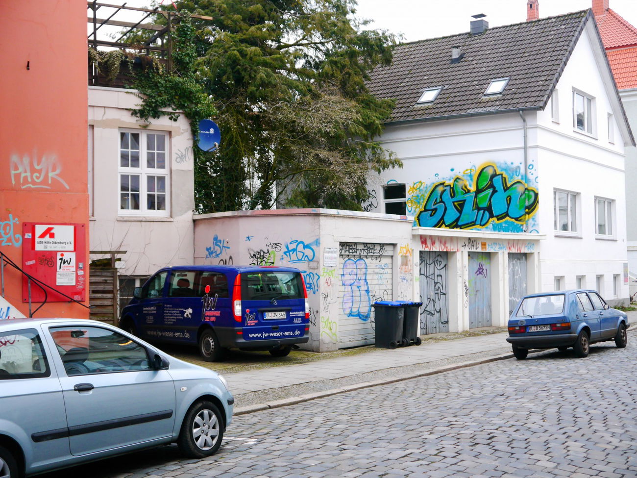 Graffiti Bombing - Photo by oldenburgcity - skin