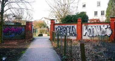 Graffiti Wall - Photo by oldenburgcity - vza, teeny, loony (2016)