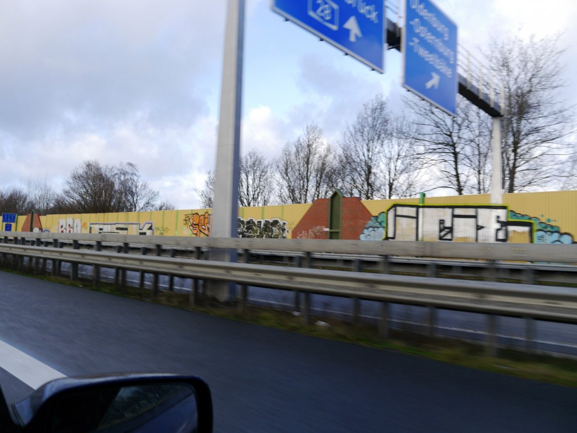 Graffiti Bombing - Photo by oldenburgcity - psk, seim, rand