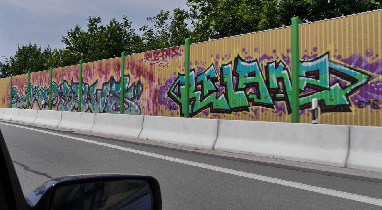 Graffiti Bombing - Photo by oldenburgcity - sawn, bonus, relakz (2015)